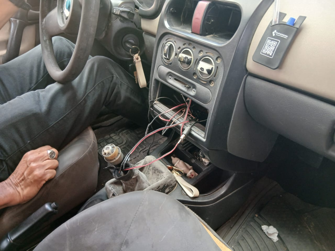 Roban estéreo de un Chevi en Campeche; testigos no denuncian, víctima tampoco