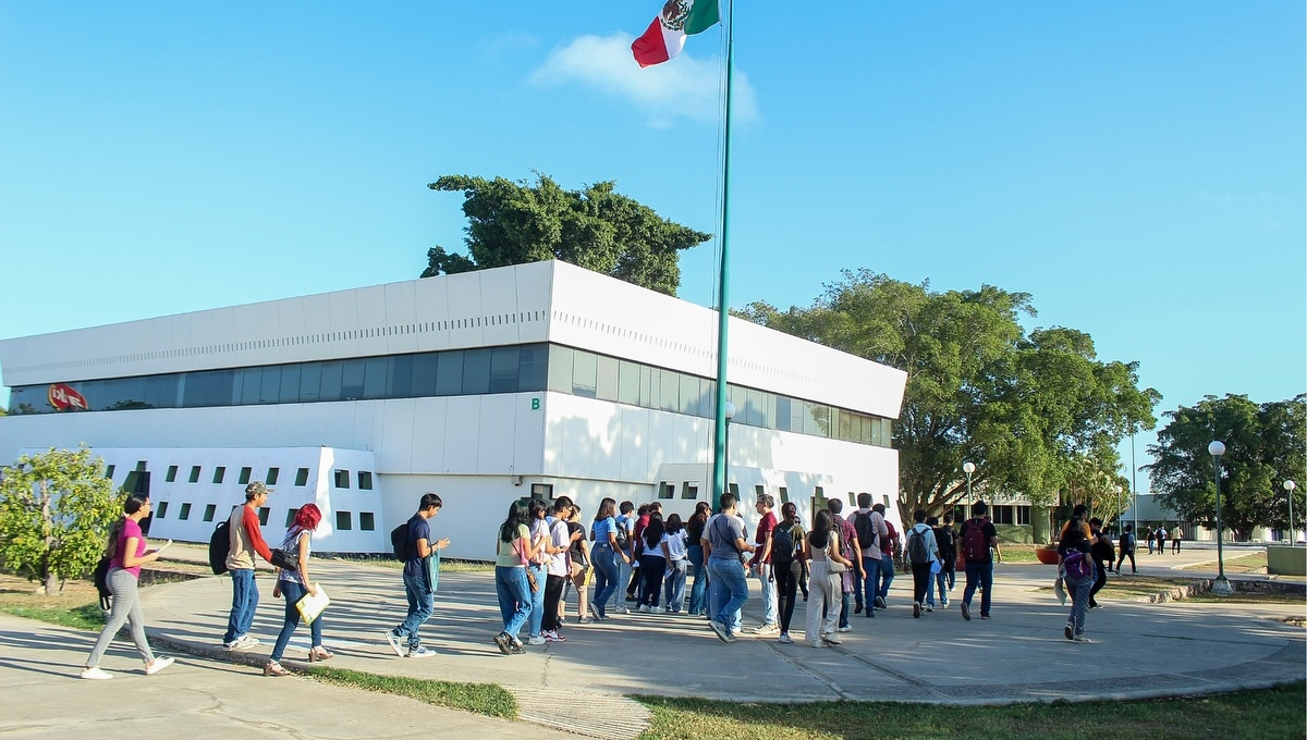 Estalla huelga en la Universidad Tecnológica Metropolitana de Mérida; maestros toman la escuela