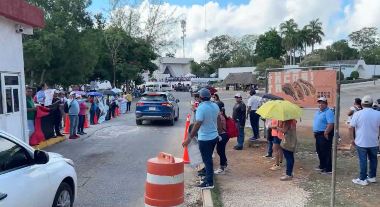Chichén Itzá permanece tomada por los maestros yucatecos Chichén Itzá permanece tomada por los maestros yucatecos