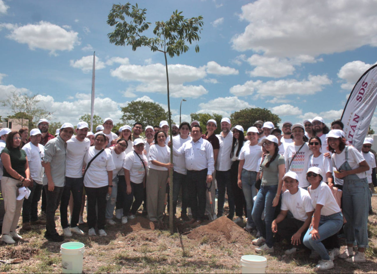 Joaquín Díaz Mena encabeza el inicio de las jornadas de reforestación en Mérida