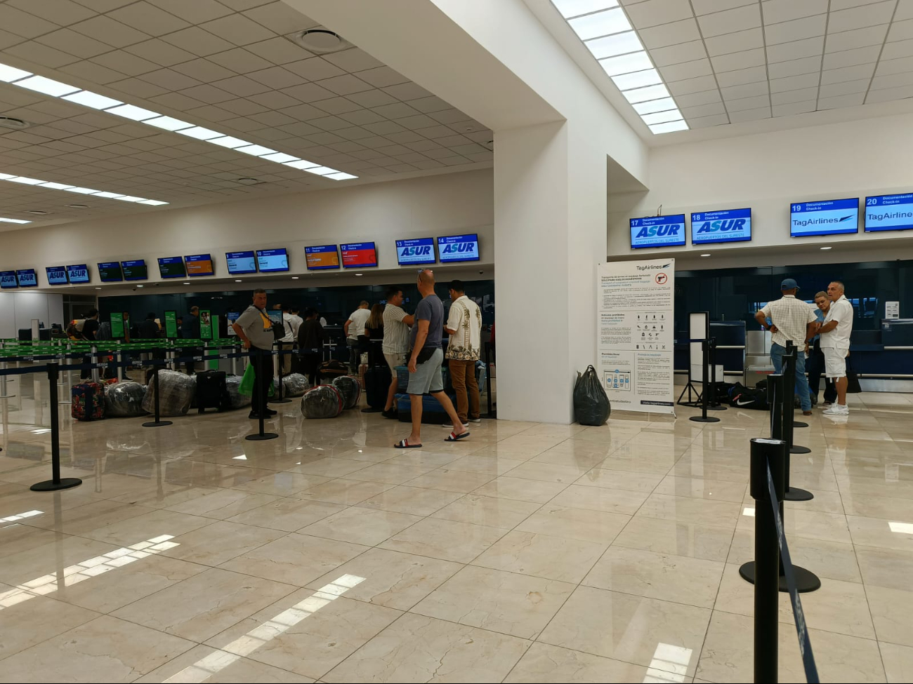 La afluencia de pasajeros en el aeropuerto de Mérida se mantiene con normalidad La afluencia de pasajeros en el aeropuerto de Mérida se mantiene con normalidad