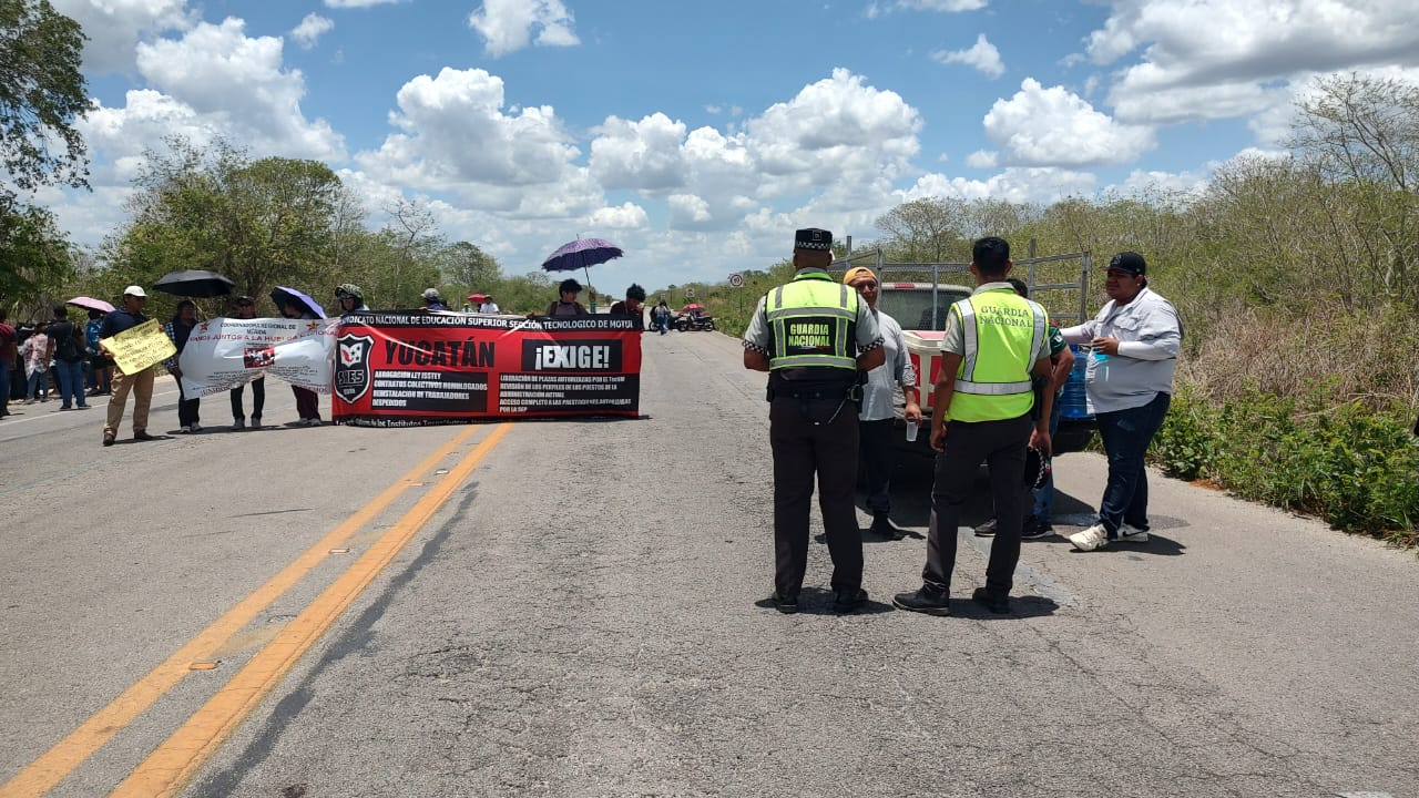La Guardia Nacional se encuentra en el bloqueo de la vía Mérida-Tizimín La Guardia Nacional se encuentra en el bloqueo de la vía Mérida-Tizimín