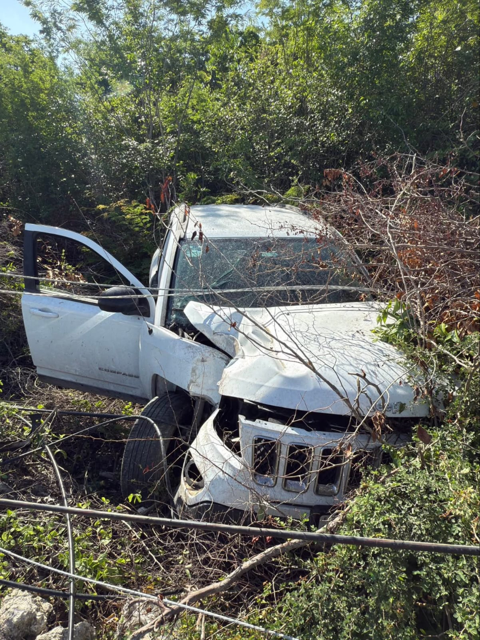 Accidente en carretera de Tulum deja una mujer lesionada y daños materiales