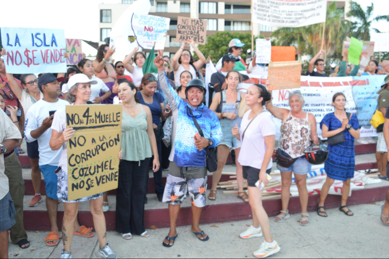 Los manifestantes expresaron su inconformidad por el proyecto.