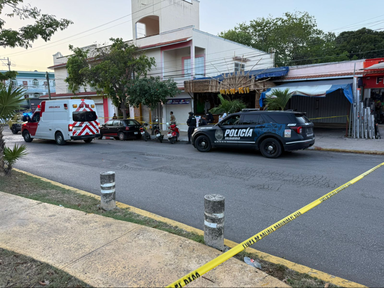 Sujetos armados dispararon contra el restaurante MAN-KII en Playa del Carmen.