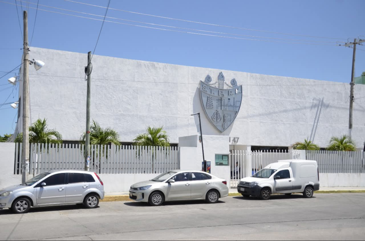 Acusan que el STPRM mantiene sus privilegios, mientras trabajadores de confianza quedan desprotegidos. Acusan que el STPRM mantiene sus privilegios, mientras trabajadores de confianza quedan desprotegidos.
