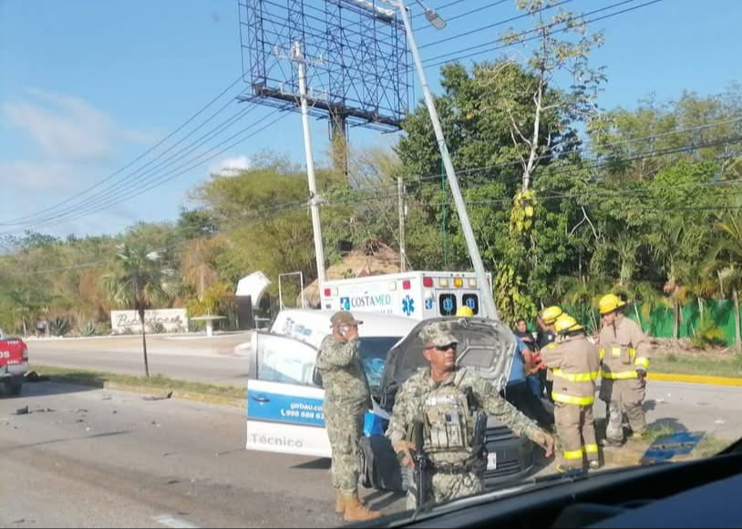 Bomberos y elementos del Ejército llegaron al lugar de los hechos. Bomberos y elementos del Ejército llegaron al lugar de los hechos.