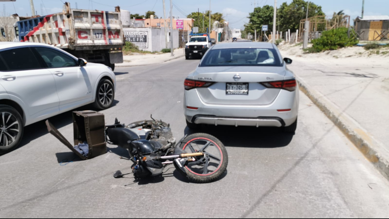 Choque en Ciudad del Carmen deja daños materiales