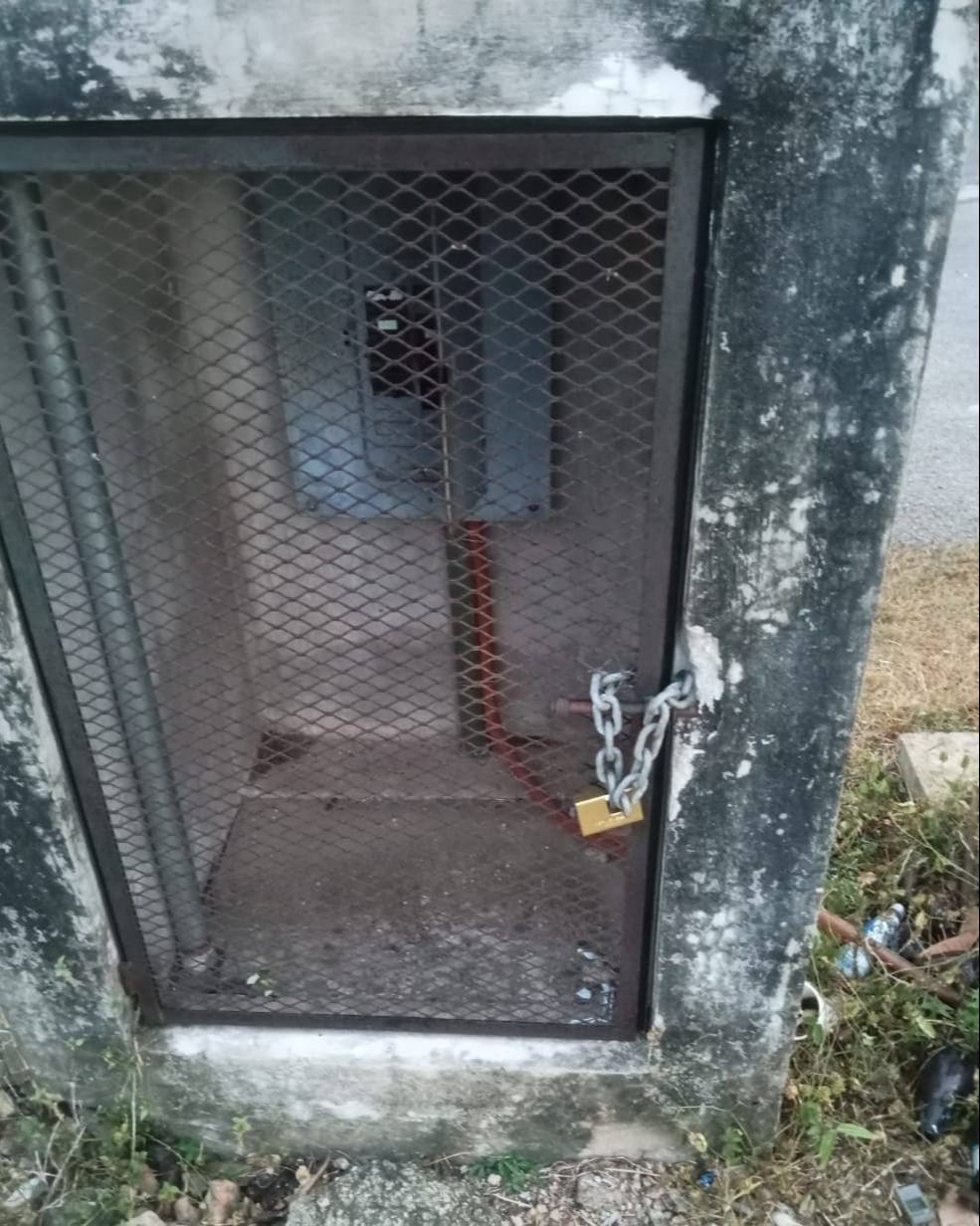 El Ayuntamiento de Tixkokob habría cerrado con candado el registro eléctrico El Ayuntamiento de Tixkokob habría cerrado con candado el registro eléctrico