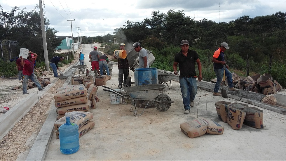 El Sindicato de Alarifes cuenta con 60 afiliados, pero solo el 20 % tiene empleo, y únicamente en obras privadas escasas. El Sindicato de Alarifes cuenta con 60 afiliados, pero solo el 20 % tiene empleo, y únicamente en obras privadas escasas.