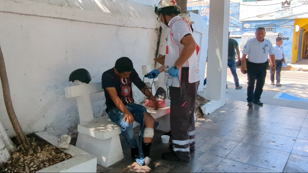 Ignora preferencia y arrolla a motociclista en cruce de la 47 con 22 de Ciudad del Carmen