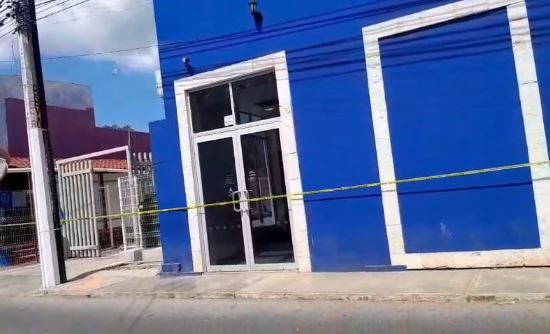 "Encapuchados" asaltan banco de Calkiní y huyen con 100 mil pesos