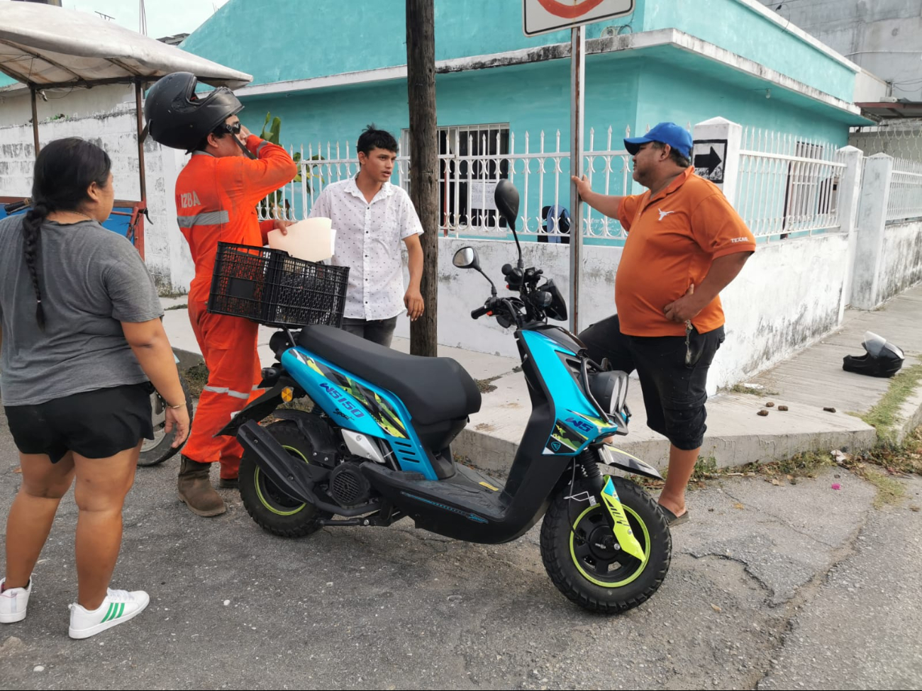 Ancianita termina hospitalizada al ser arrollada por una motoneta en Ciudad del Carmen