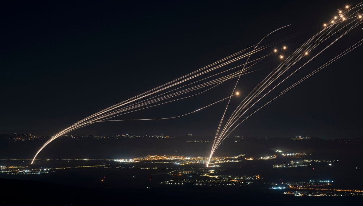 La Cúpula de Hierro resiste a los ataques de Irán; alertan por nuevos bombardeos.