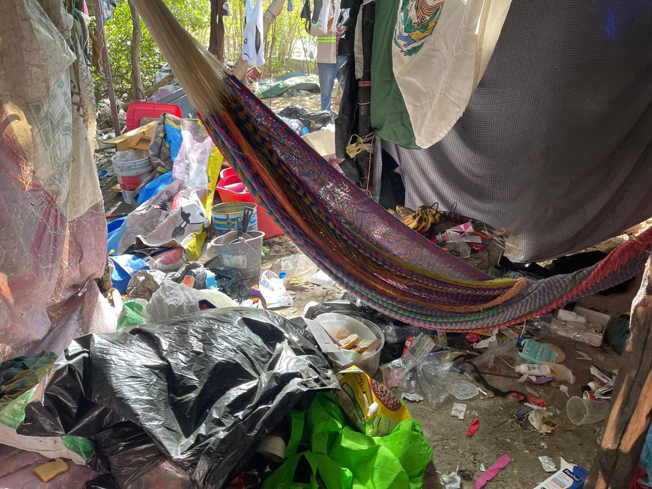 Se retiraron seis volquetadas de basura y una choza colocada ilegalmente. Se retiraron seis volquetadas de basura y una choza colocada ilegalmente.