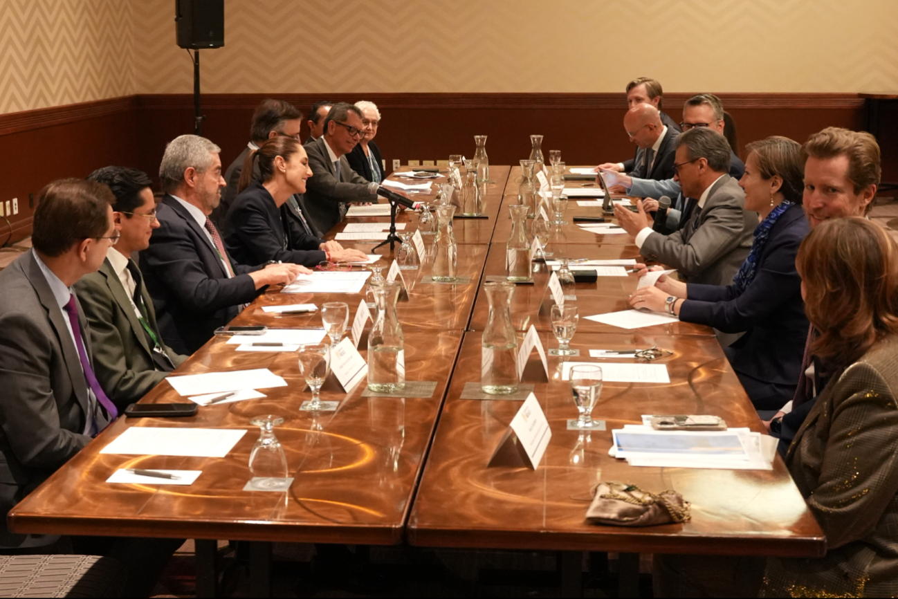 Ambas delegaciones conversaron sobre el interés de aumentar las inversiones en México. Ambas delegaciones conversaron sobre el interés de aumentar las inversiones en México.