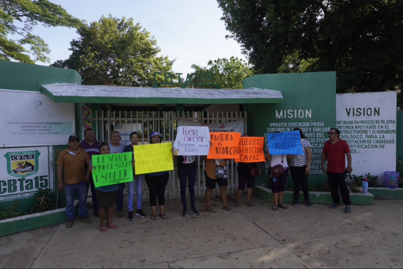 Escuela sin agua, luz ni mantenimiento Escuela sin agua, luz ni mantenimiento