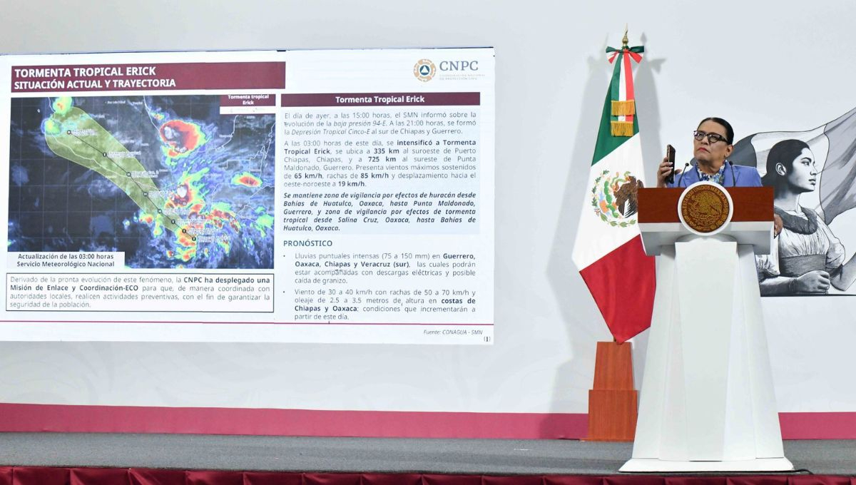Presidenta Sheinbaum alerta que Tormenta Tropical Erick podría impactar como Huracán categoría 2 en México