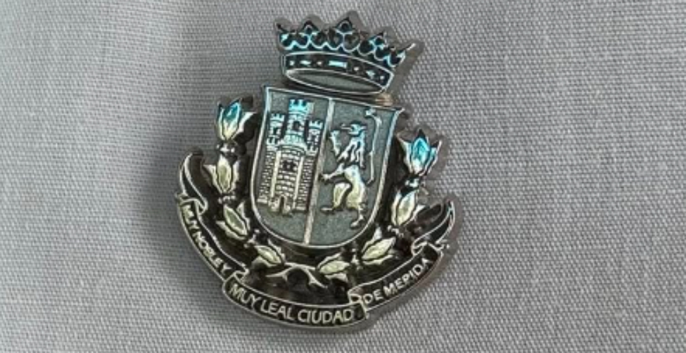 La alcaldesa de Mérida, Cecilia Patrón Laviada, entregó el reconocimiento “Valor Meridano” al piloto campechano Roger Castillo Rivas. La alcaldesa de Mérida, Cecilia Patrón Laviada, entregó el reconocimiento “Valor Meridano” al piloto campechano Roger Castillo Rivas.