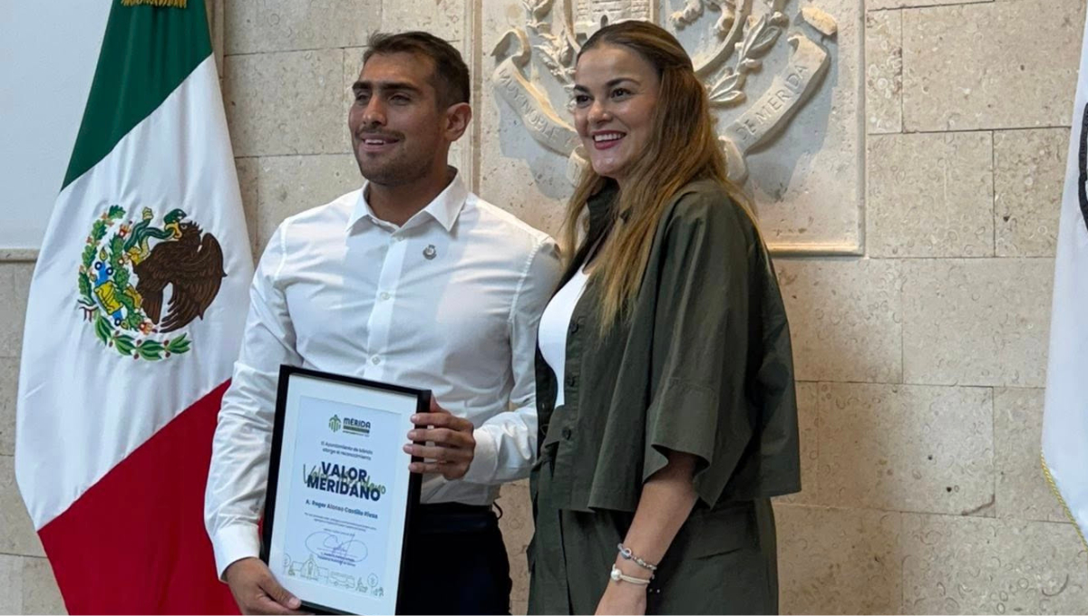 Piloto campechano recibe reconocimiento en Mérida por aterrizaje que salvó a más de 200 en Cuba