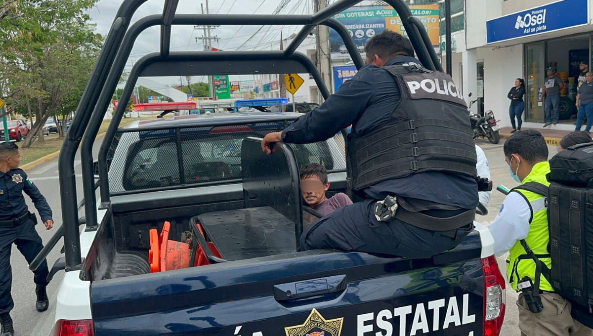 Cinco agresores fueron detenidos, uno de ellos baleado por un oficial. Cinco agresores fueron detenidos, uno de ellos baleado por un oficial.