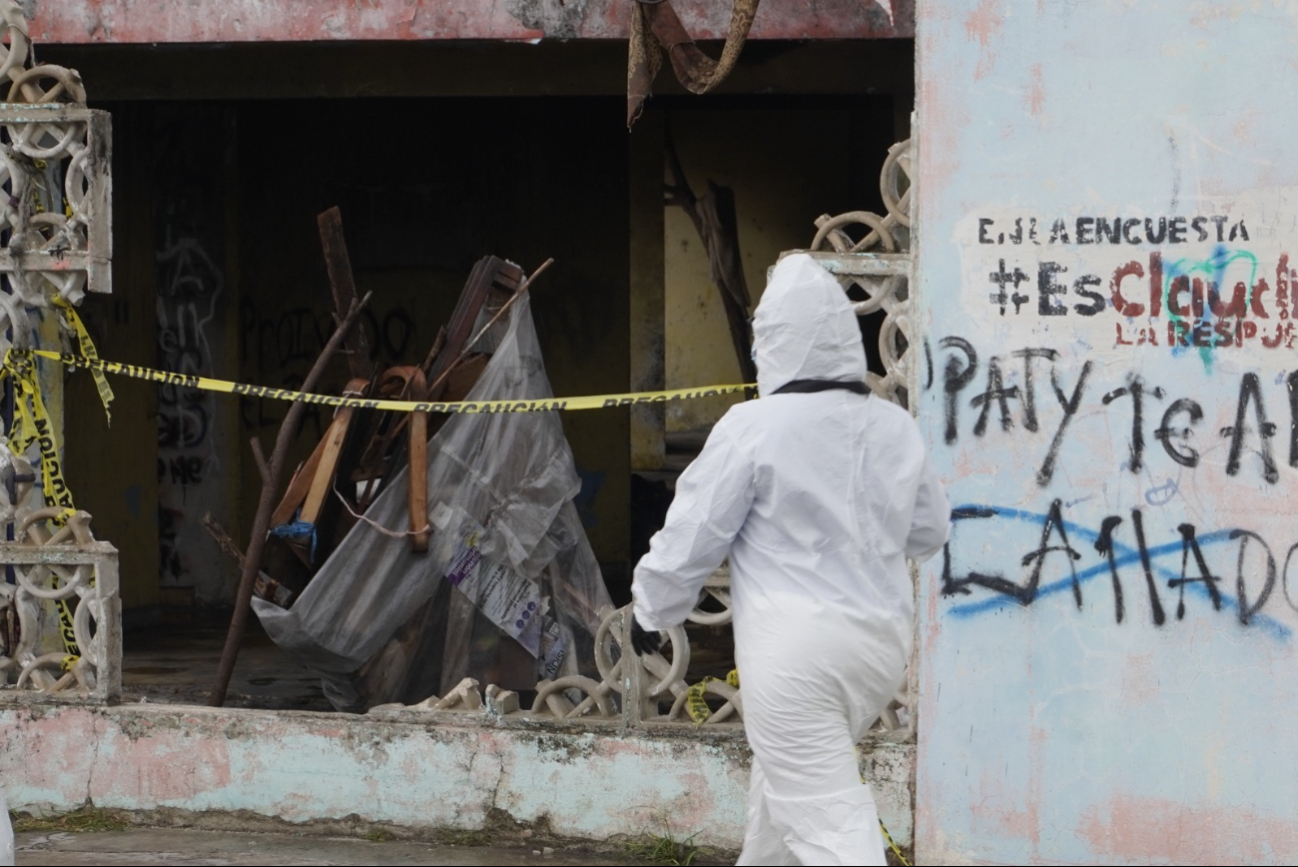 El hallazgo fue hecho por sus compañeros, quienes llamaron al 911 al ver el cuerpo en estado de descomposición. El hallazgo fue hecho por sus compañeros, quienes llamaron al 911 al ver el cuerpo en estado de descomposición.