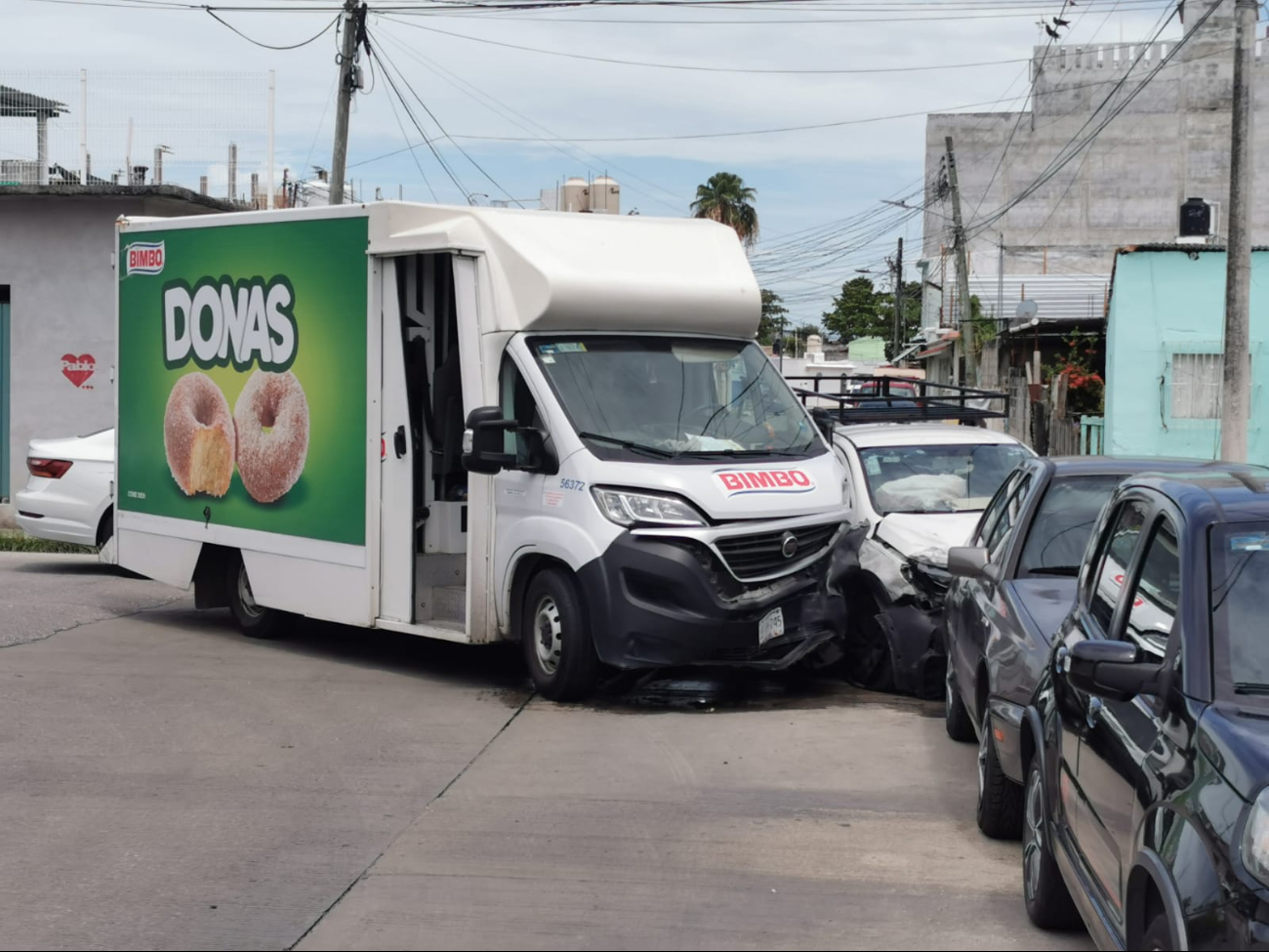 Choque múltiple involucra a cuatro vehículos en la colonia Fátima.