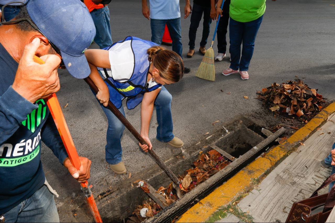 El Ayuntamiento ha dado mantenimiento a 2 mil 602 zanjas colectoras en colonias y fraccionamientos de Mérida El Ayuntamiento ha dado mantenimiento a 2 mil 602 zanjas colectoras en colonias y fraccionamientos de Mérida