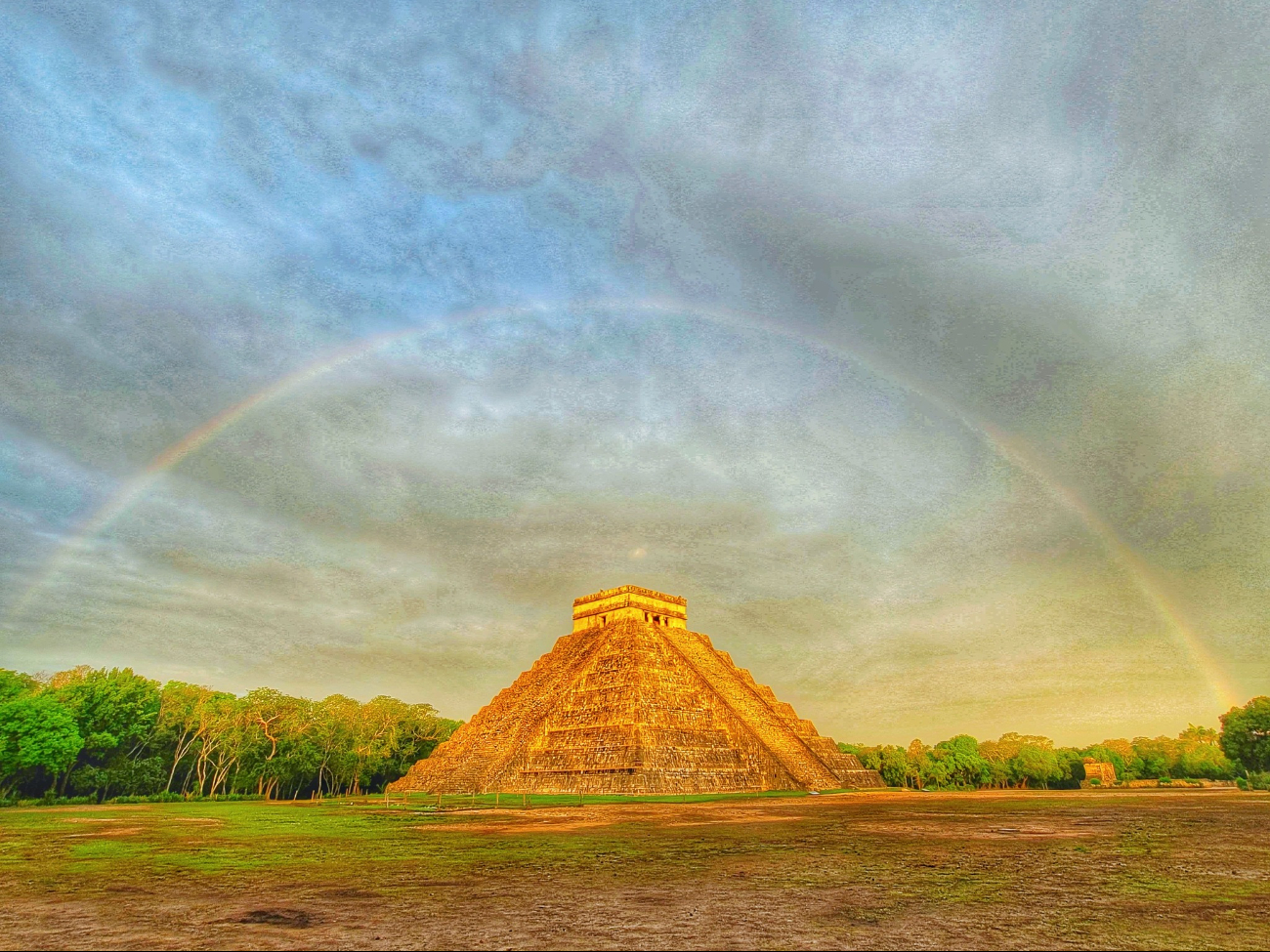 El espectacular arcoíris fue captado durante el amanecer de este jueves