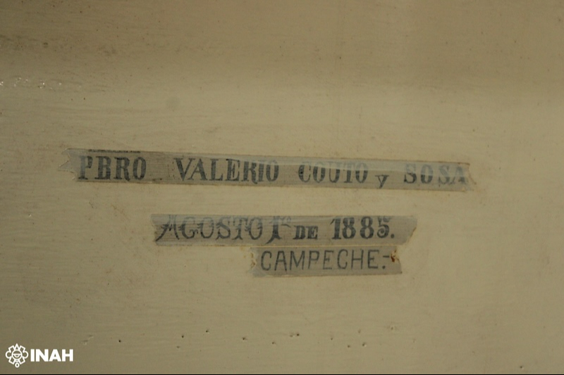 En el nicho del retablo se encontró una inscripción con el nombre del presbítero Valerio Couto y Sosa, fechada en 1885 En el nicho del retablo se encontró una inscripción con el nombre del presbítero Valerio Couto y Sosa, fechada en 1885