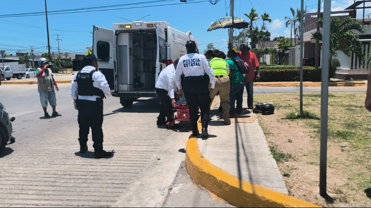 La motocicleta fue derribada por el impacto, y su tripulante resultó herido en la pierna. La motocicleta fue derribada por el impacto, y su tripulante resultó herido en la pierna.
