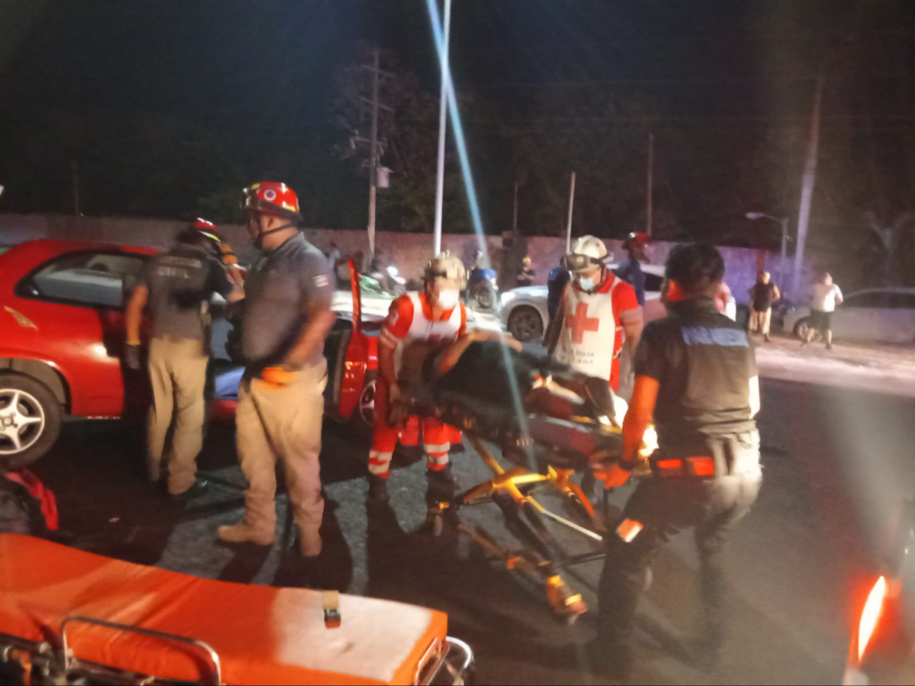 La persona sobreviviente fue trasladada inconsciente a un hospital. La persona sobreviviente fue trasladada inconsciente a un hospital.