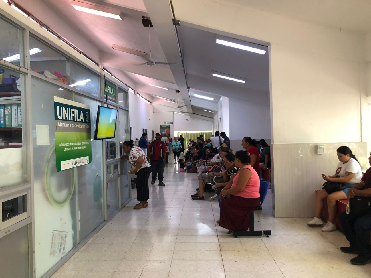 Las condiciones de trabajo para los empleados del hospital era demasiado incómoda Las condiciones de trabajo para los empleados del hospital era demasiado incómoda