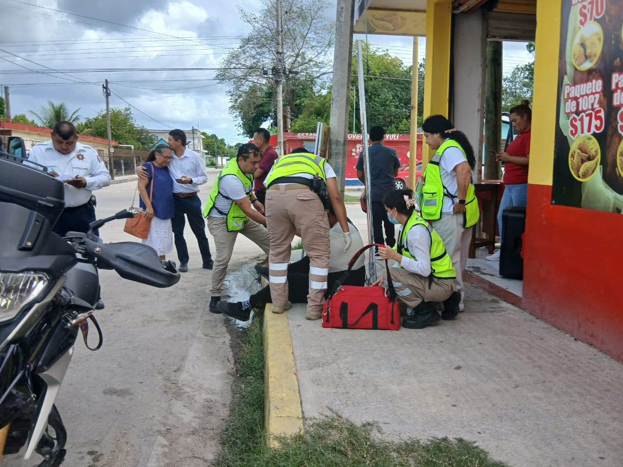Fue atendido por personal del SAMU y trasladado al hospital IMSS-Bienestar Janell Romero Aguilar. Fue atendido por personal del SAMU y trasladado al hospital IMSS-Bienestar Janell Romero Aguilar.