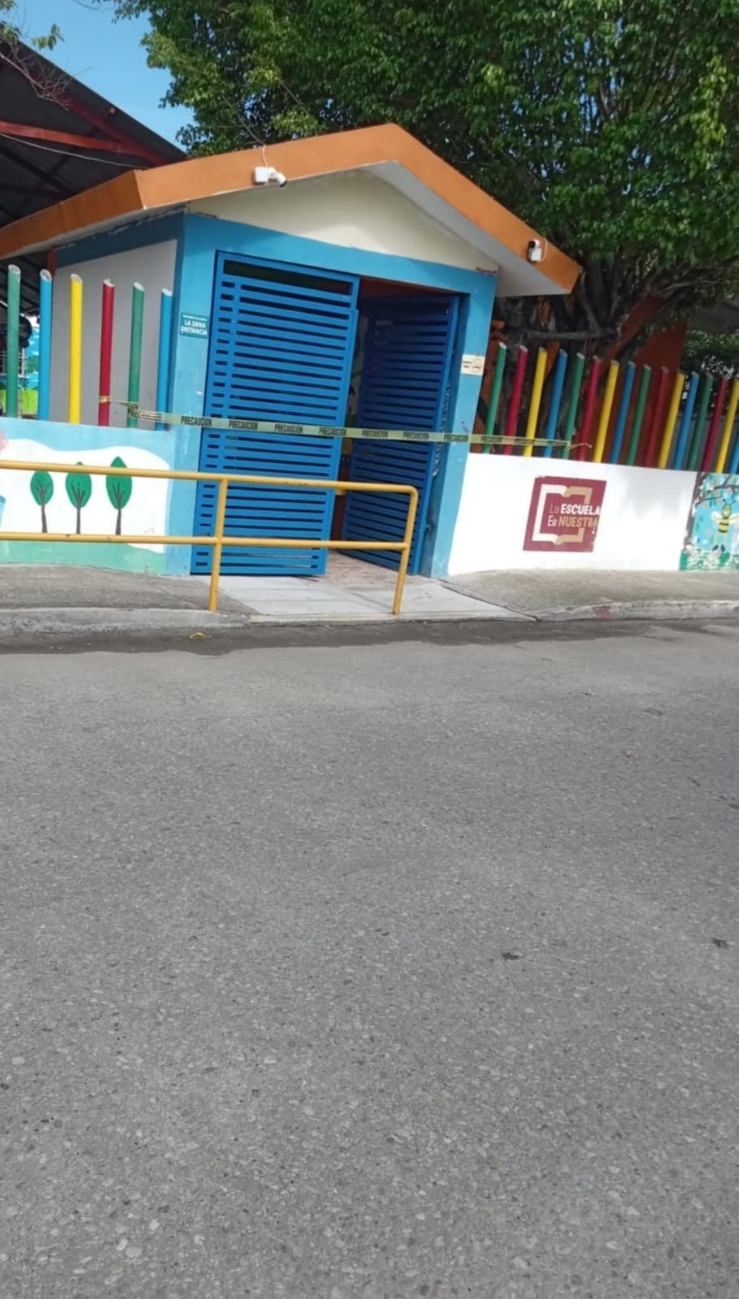 Un robo fue reportado en el Jardín de Niños “Alicia Ortiz Alcocer” de San Antonio Cárdenas. Un robo fue reportado en el Jardín de Niños “Alicia Ortiz Alcocer” de San Antonio Cárdenas.