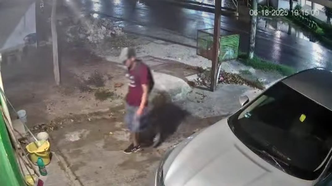 Captan a sujeto robando utensilios de limpieza en dos colonias de Escárcega Captan a sujeto robando utensilios de limpieza en dos colonias de Escárcega