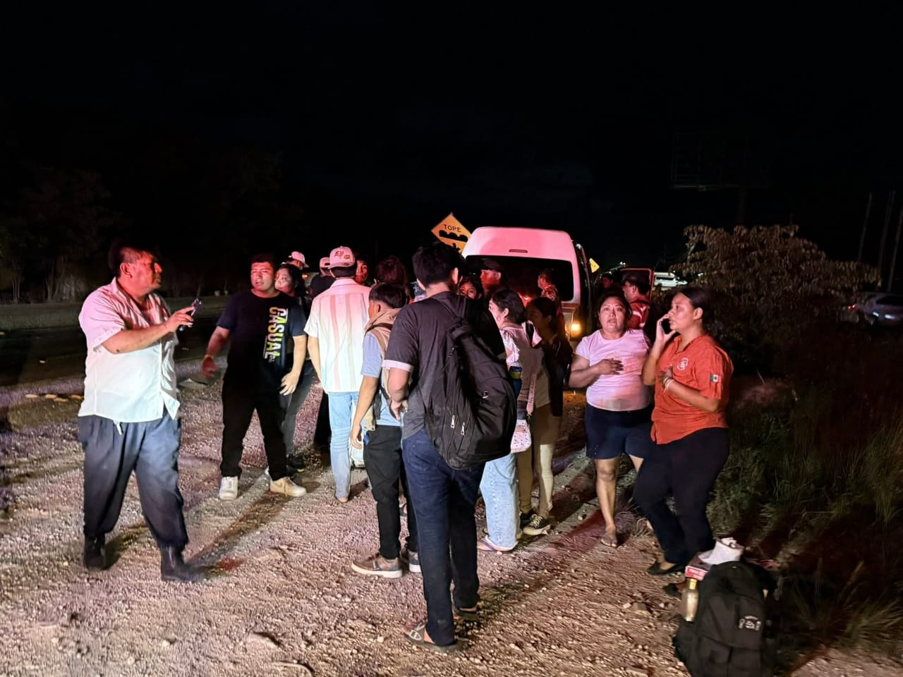 Fuerte choque deja una mujer lesionada y mucha daños materiales en la carretera federal 307 Fuerte choque deja una mujer lesionada y mucha daños materiales en la carretera federal 307
