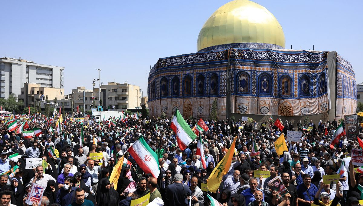 Tanto Irán como muchos países árabes profesan el Islam, pero en formas distintas Tanto Irán como muchos países árabes profesan el Islam, pero en formas distintas
