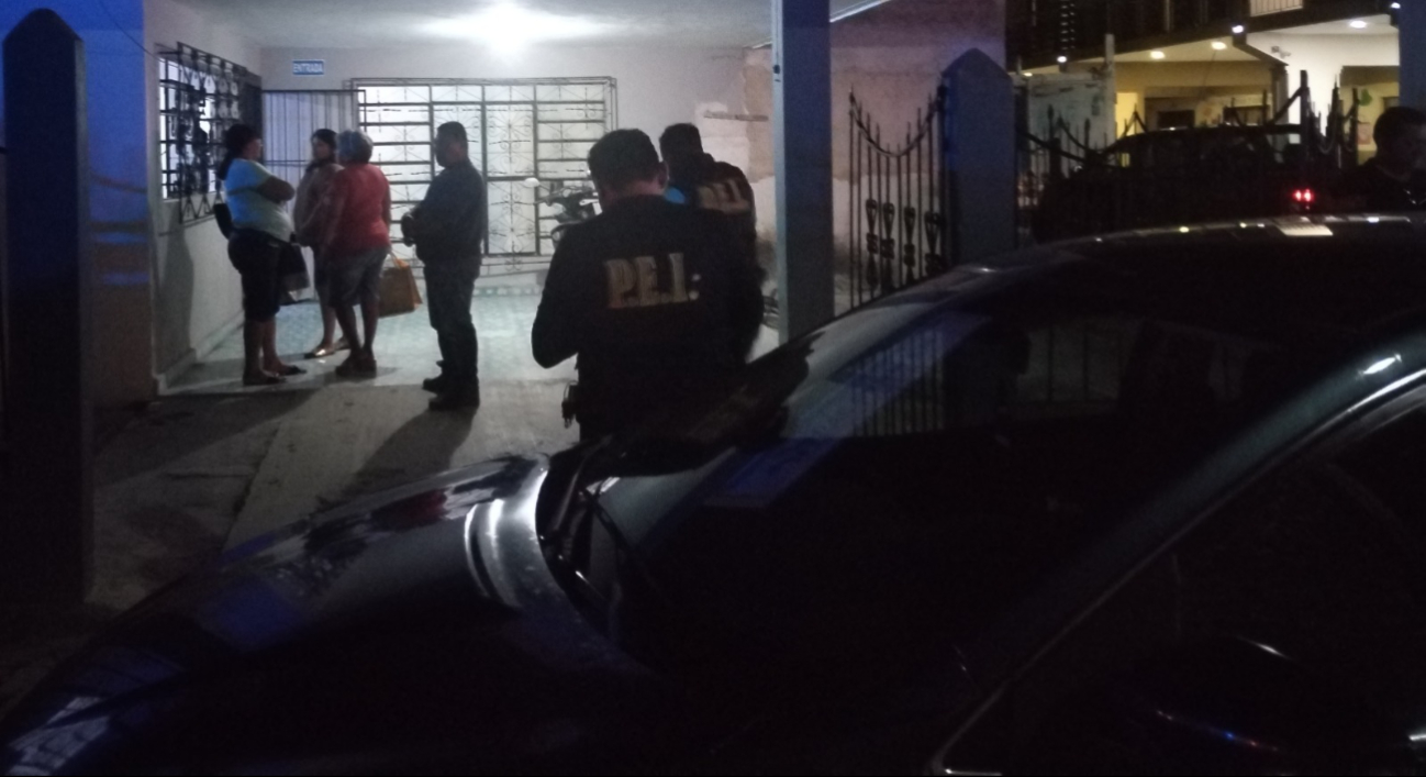 Elementos policiacos acudieron al domicilio para atender el llamado de auxilio.