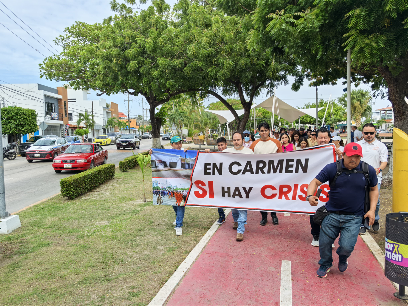 Empresarios y trabajadores se manifiestan en Carmen en contra de Pemex; piden ser escuchados por la Presidenta
