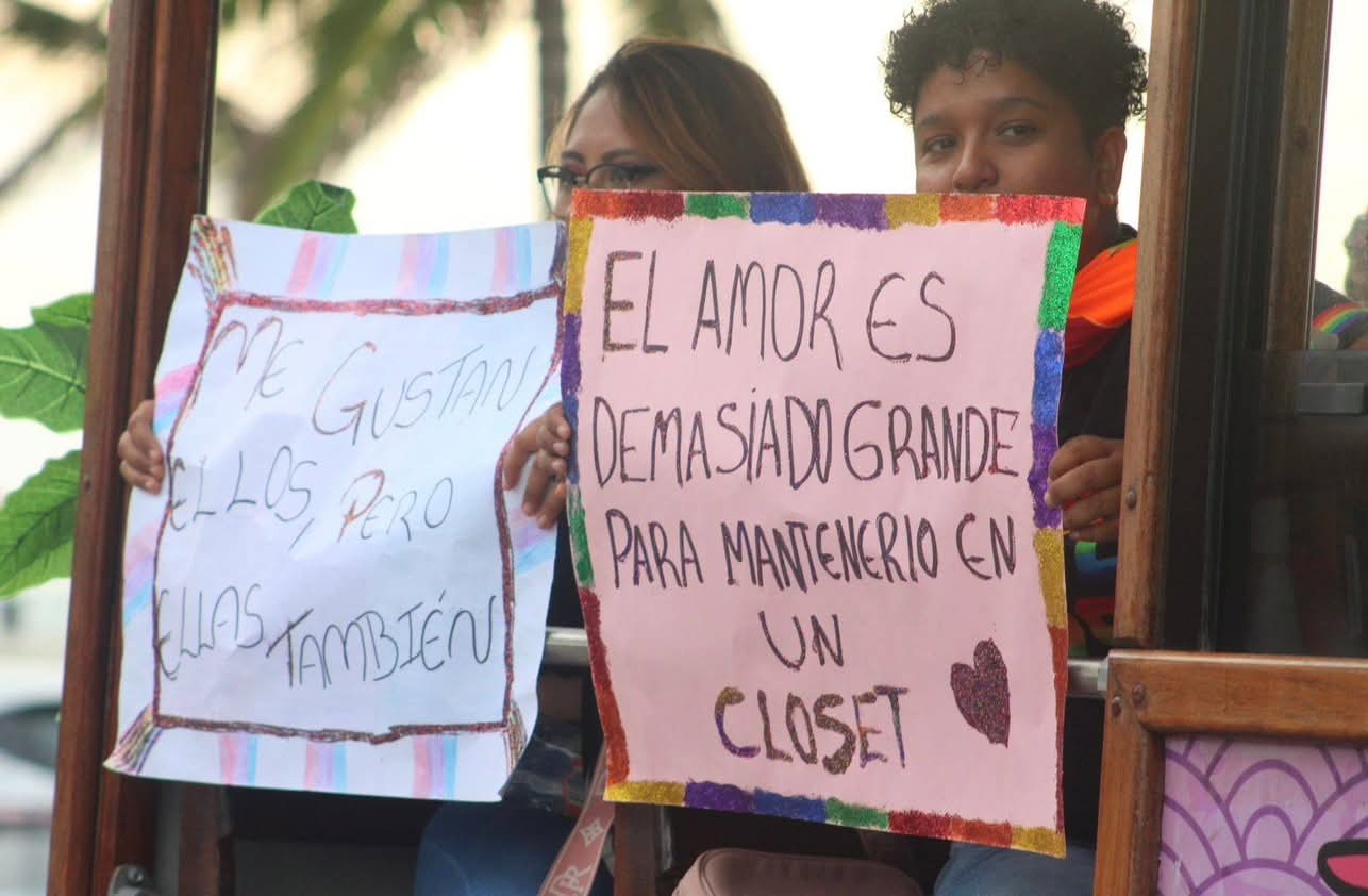 Participaron cientos de personas, colectivos, autoridades y familias. Participaron cientos de personas, colectivos, autoridades y familias.