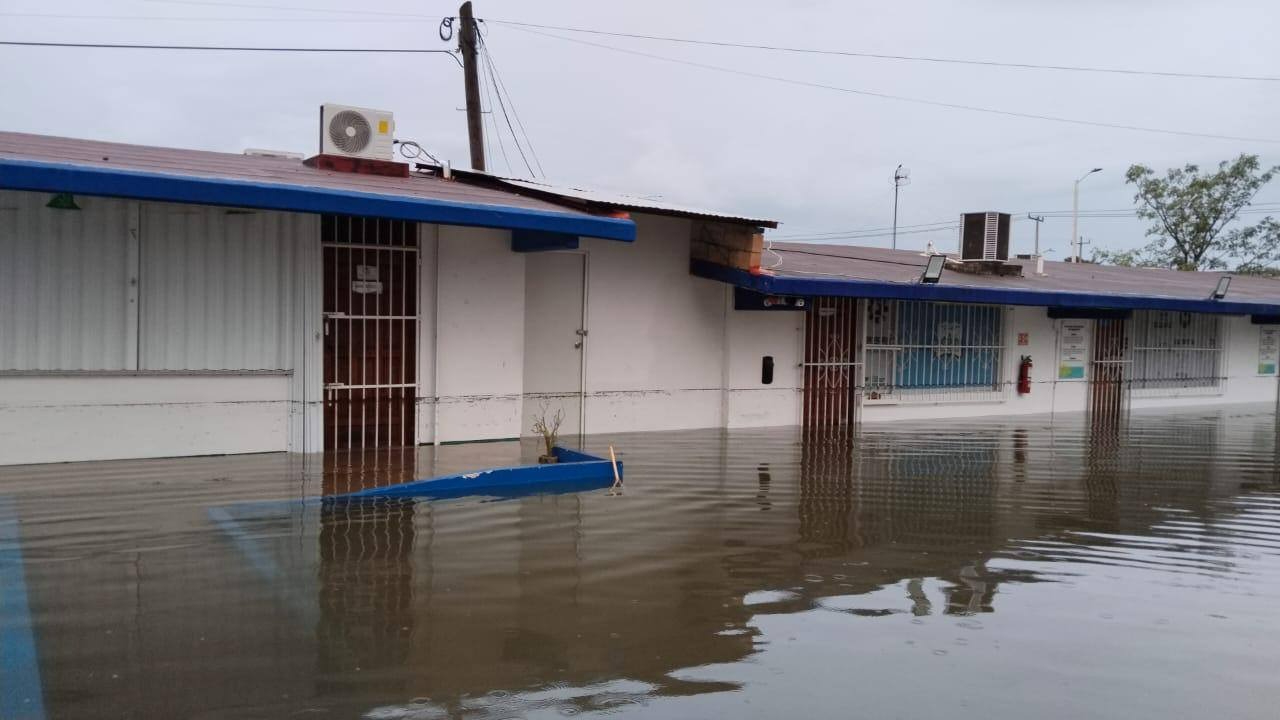 El Centro de Actualización del Magisterio ha sido afectado por las lluvias. El Centro de Actualización del Magisterio ha sido afectado por las lluvias.