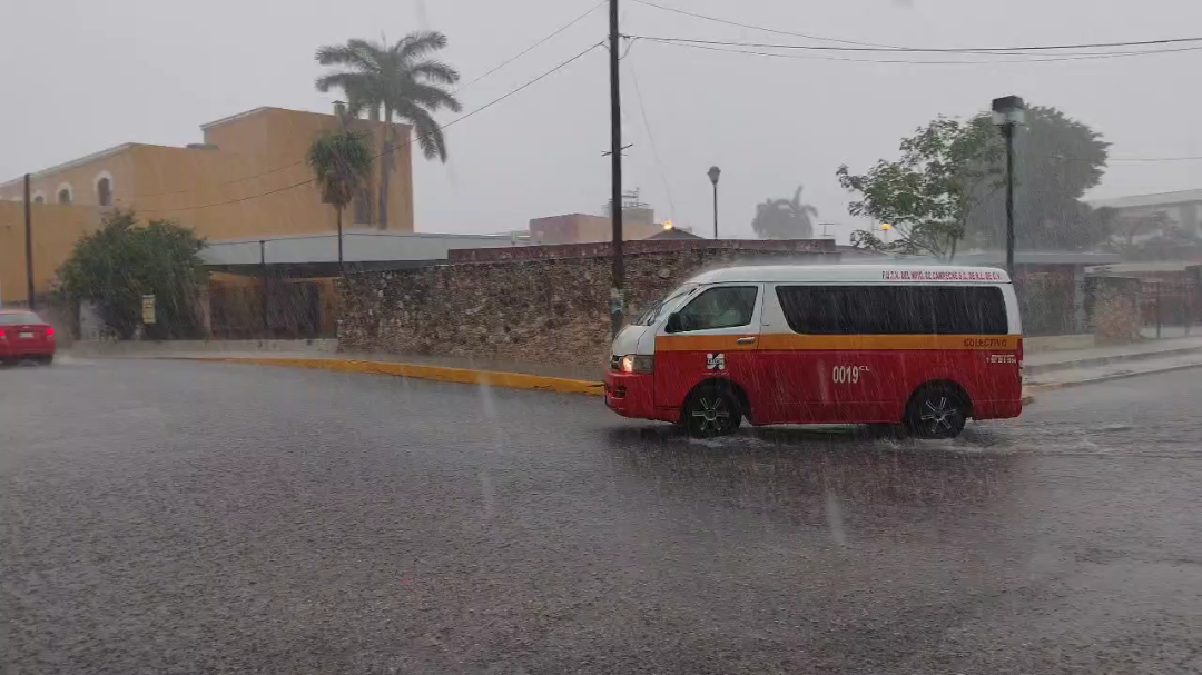 Fuertes lluvias sorprenden a la capital campechana