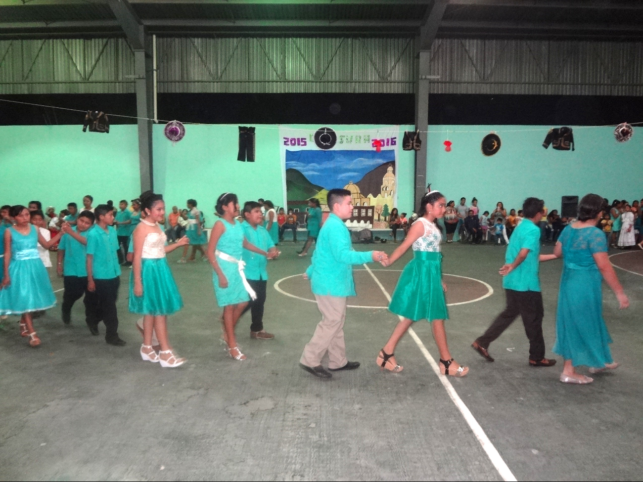Padres de Yucatán gastarán hasta cinco mil pesos en la fiesta de graduación de la primaria de sus hijos