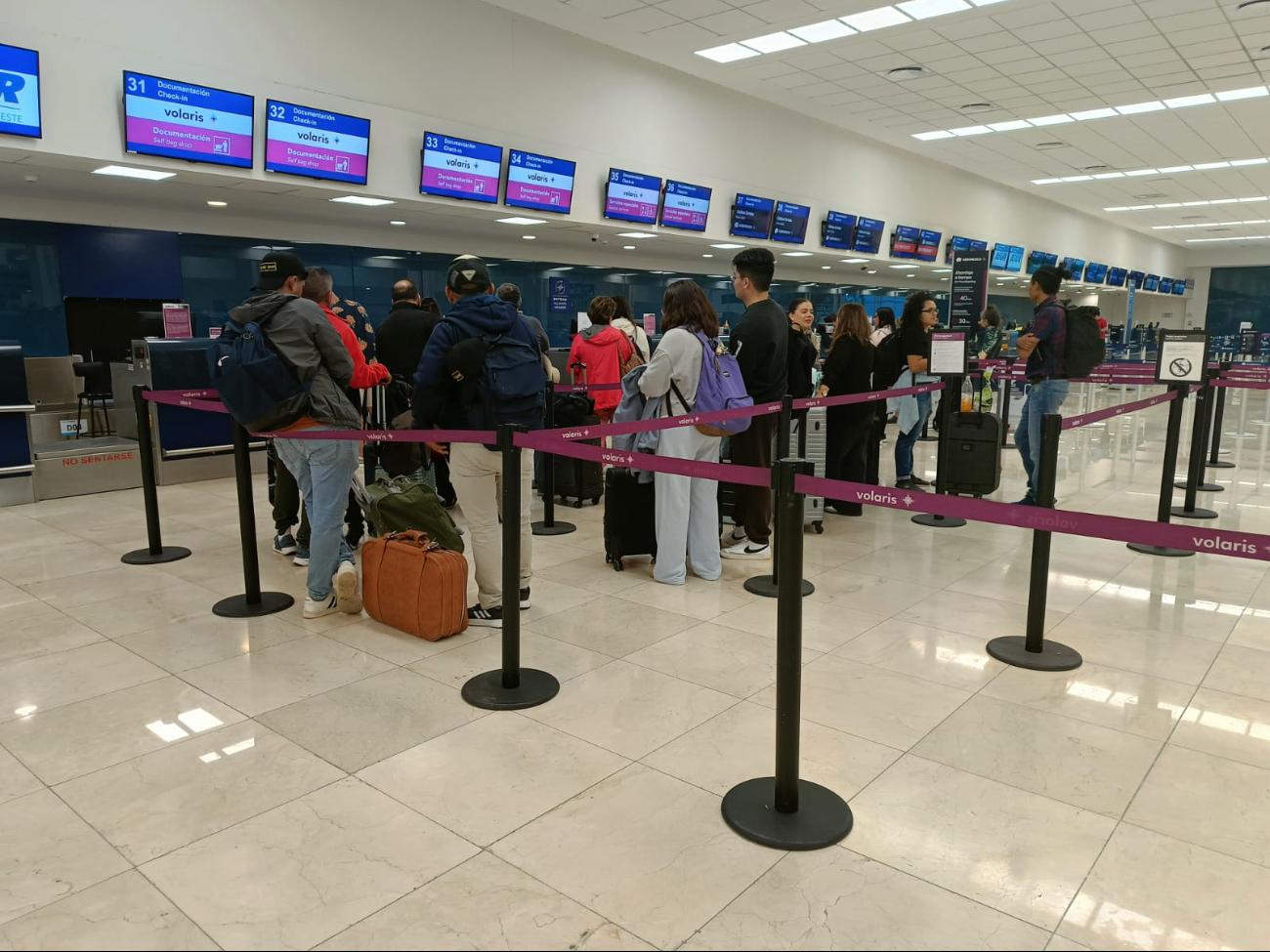 Hay regular afluencia de pasajeros en el aeropuerto de Mérida