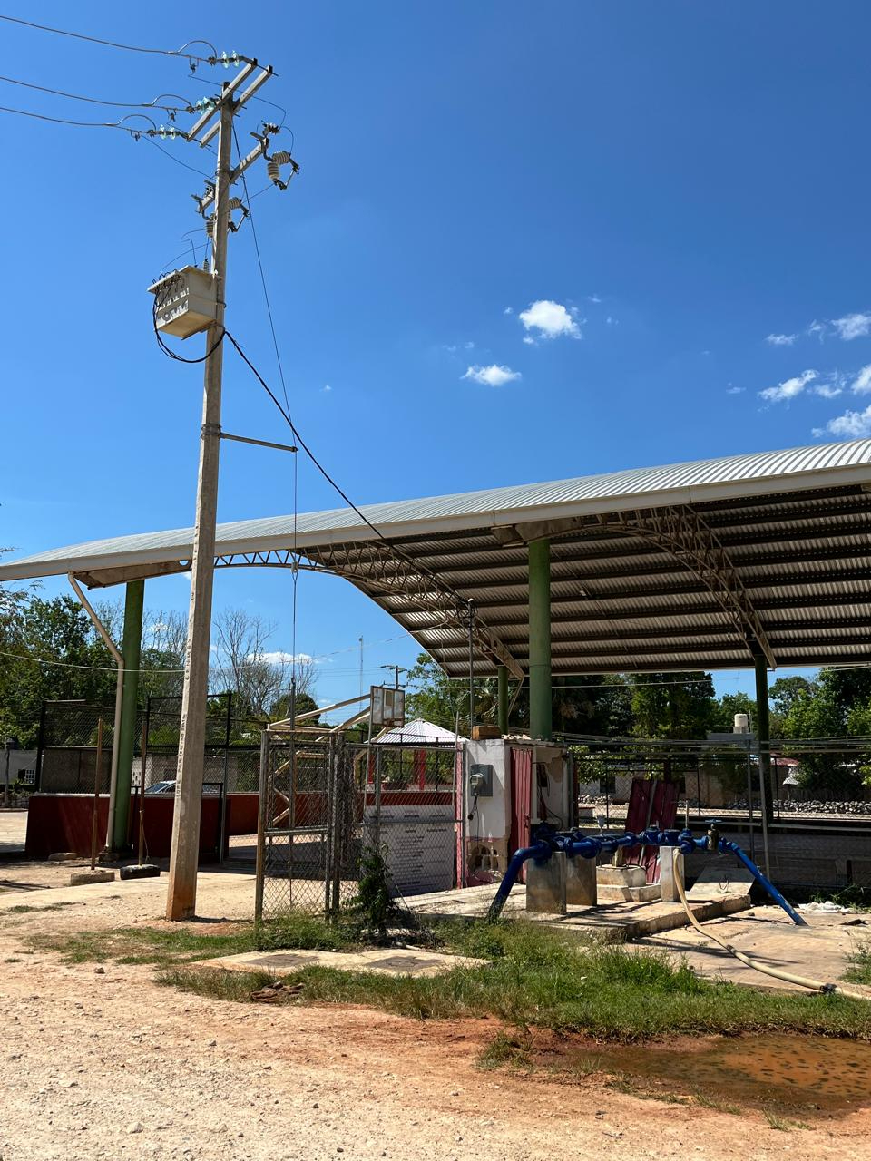 La CFE fue notificada desde temprano, pero no atendió el reporte con prontitud. La CFE fue notificada desde temprano, pero no atendió el reporte con prontitud.