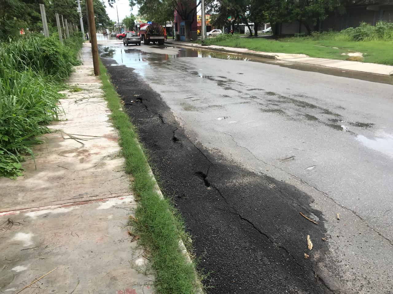 Las calles de la ciudad lucen dañadas por las lluvias que se han presentado.