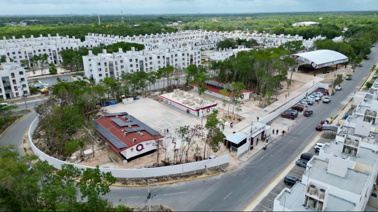 Mara Lezama atiende petición estudiantil y construirá domo en secundaria técnica 19