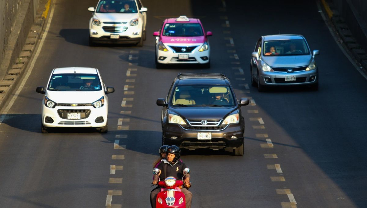 El programa Hoy No Circula es una medida ambiental que restringe la circulación vehicular en días específicos El programa Hoy No Circula es una medida ambiental que restringe la circulación vehicular en días específicos