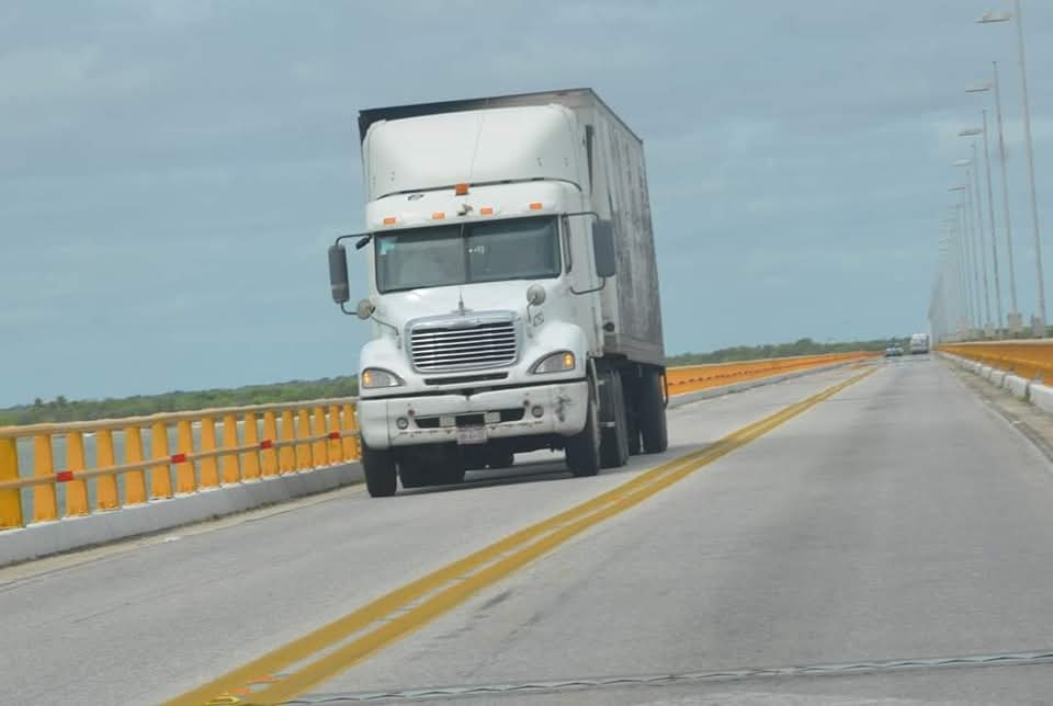 La falta de centros de verificación en Campeche obliga a viajar a otros estados, generando más gastos. La falta de centros de verificación en Campeche obliga a viajar a otros estados, generando más gastos.